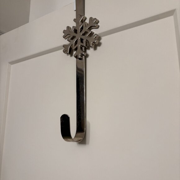 Silver Snowflake Wreath Hanger Festive Door Decor - Picture 2 of 10